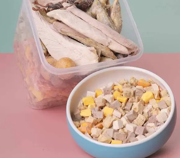 冻干猫狗粮是怎样制作的，为什么能做到这样方便又安全